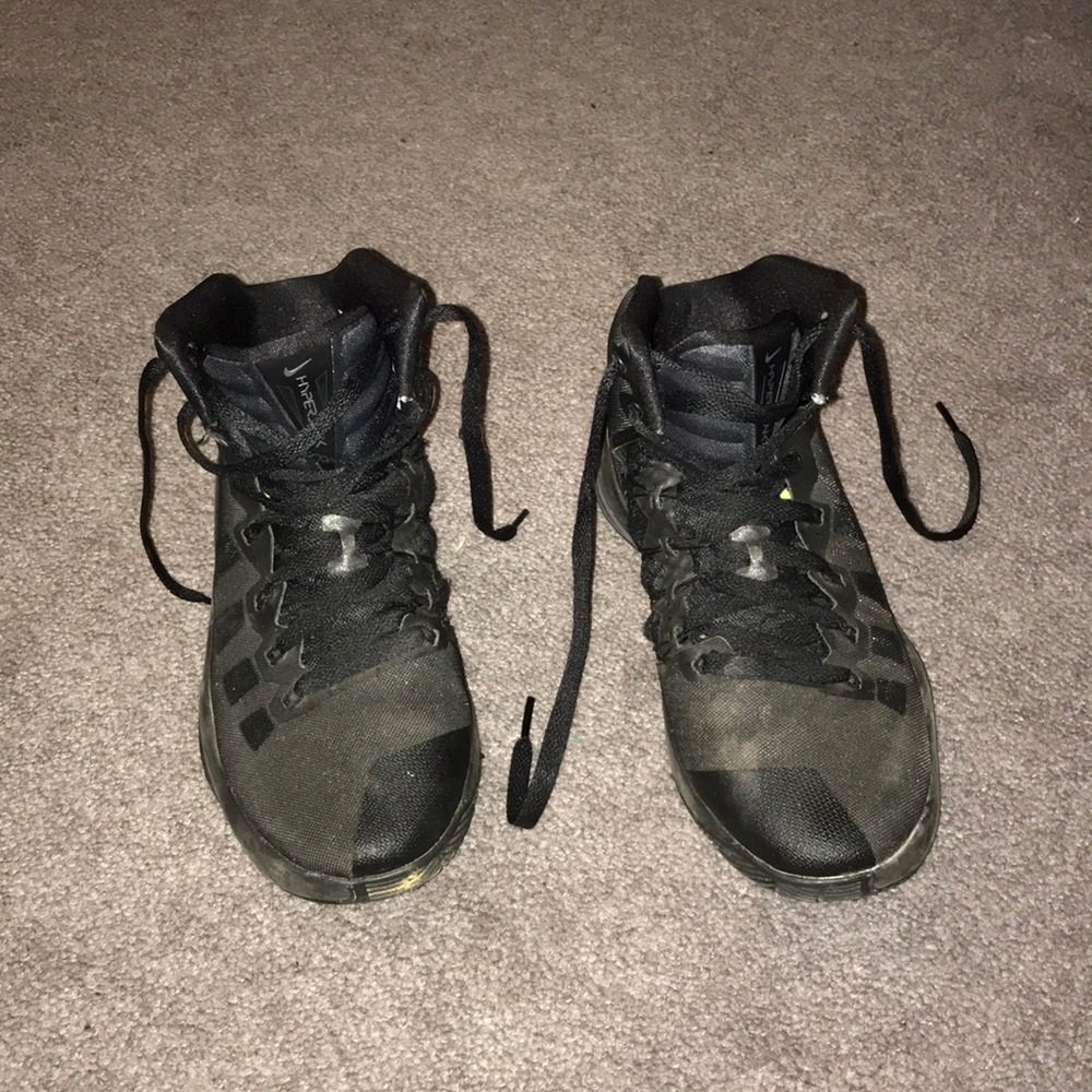 2017 Nike Hyperdunks high tops (size 5Y)